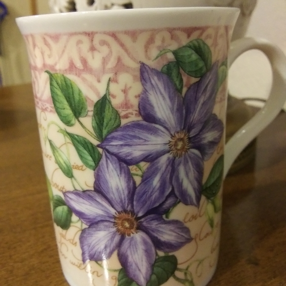 Royal Trent Floral Mug - Picture 3 of 6